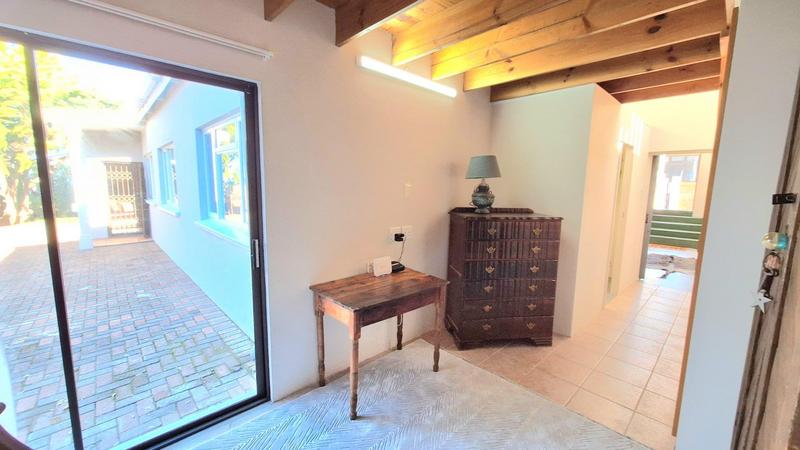 5 Bedroom Property for Sale in Reebok Western Cape